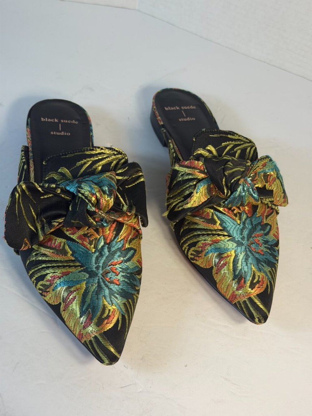 Women's size 8.5 Floral Fabric shoes - Picture 7 of 16
